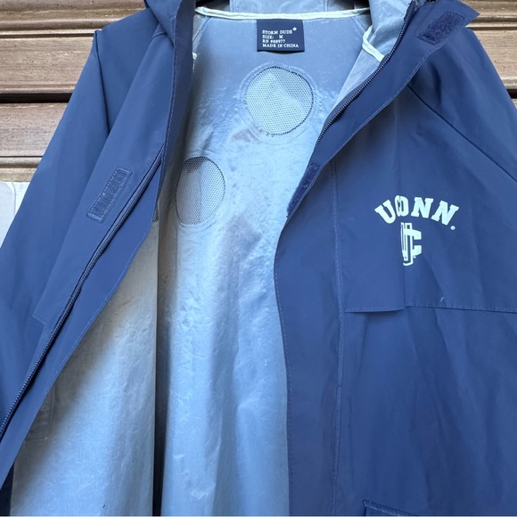 UCONN Huskies Basketball Blue Hooded Rain Jacket Storm Duds Unisex Size M Gift - Picture 4 of 16